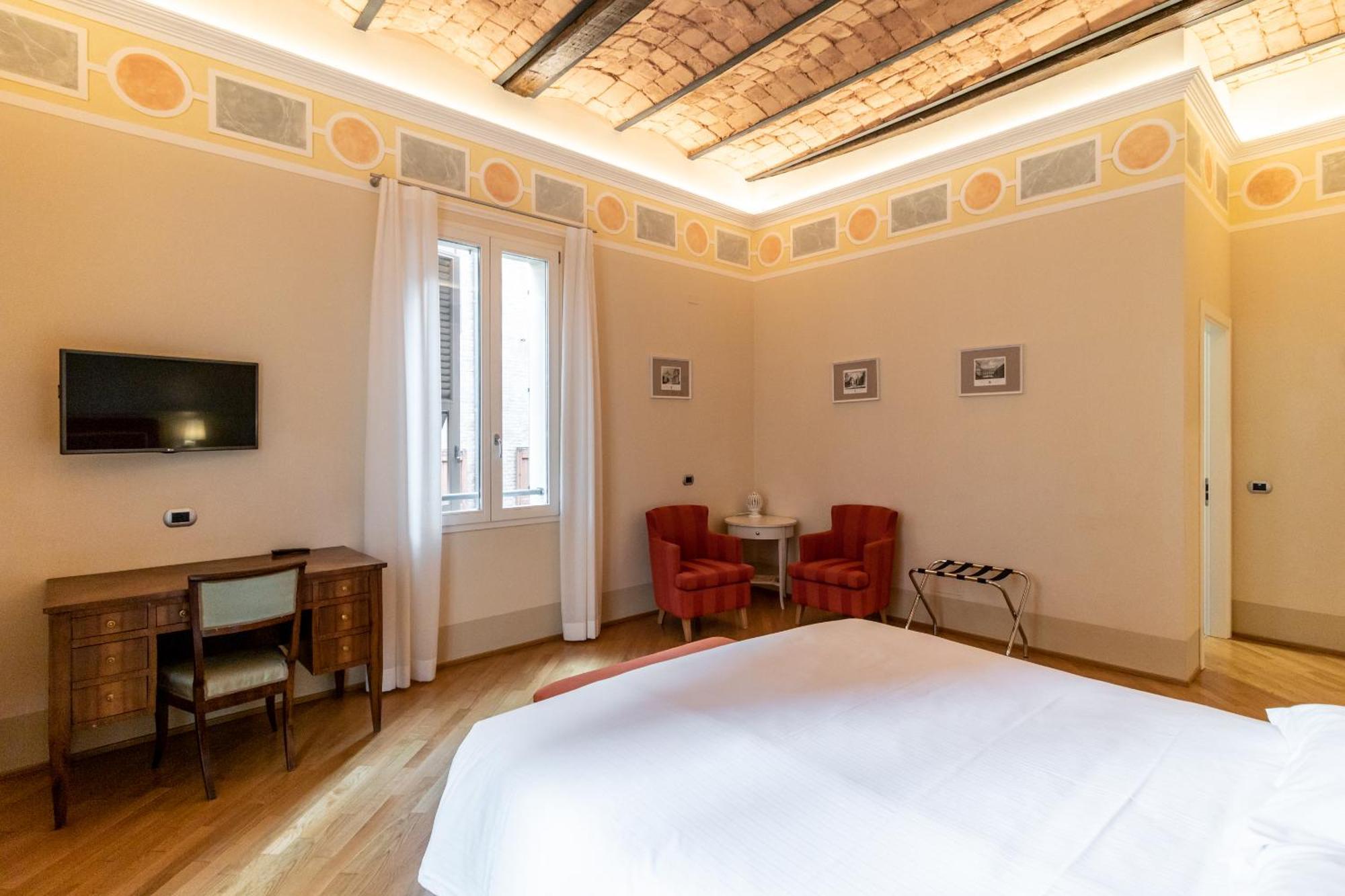 Casa Isolani Luxury Rooms Piazza Maggiore Болонья Экстерьер фото