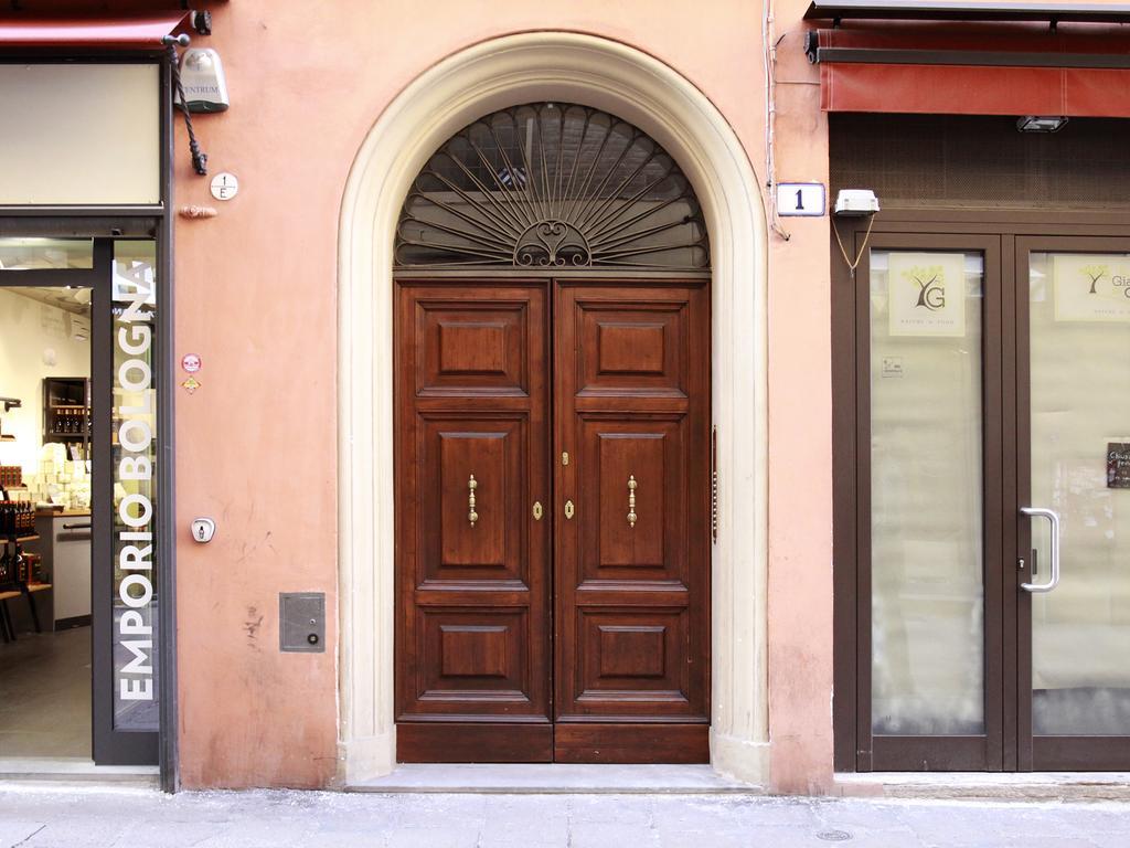 Casa Isolani Luxury Rooms Piazza Maggiore Болонья Экстерьер фото