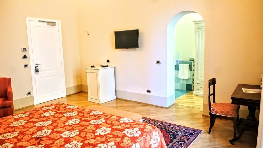 Casa Isolani Luxury Rooms Piazza Maggiore Болонья Экстерьер фото