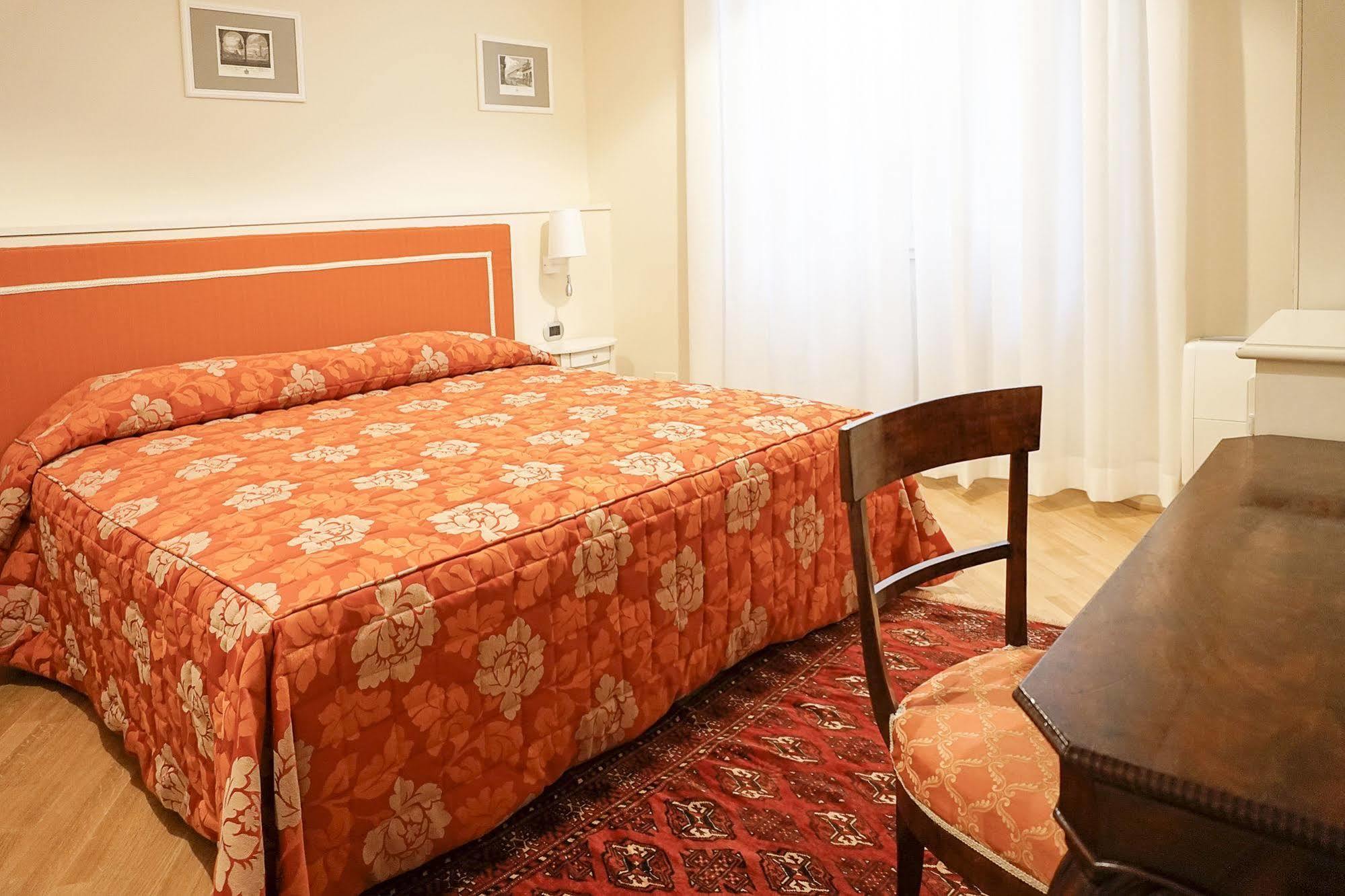 Casa Isolani Luxury Rooms Piazza Maggiore Болонья Экстерьер фото