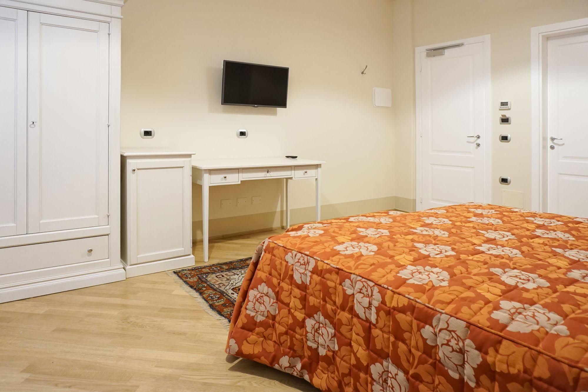 Casa Isolani Luxury Rooms Piazza Maggiore Болонья Экстерьер фото