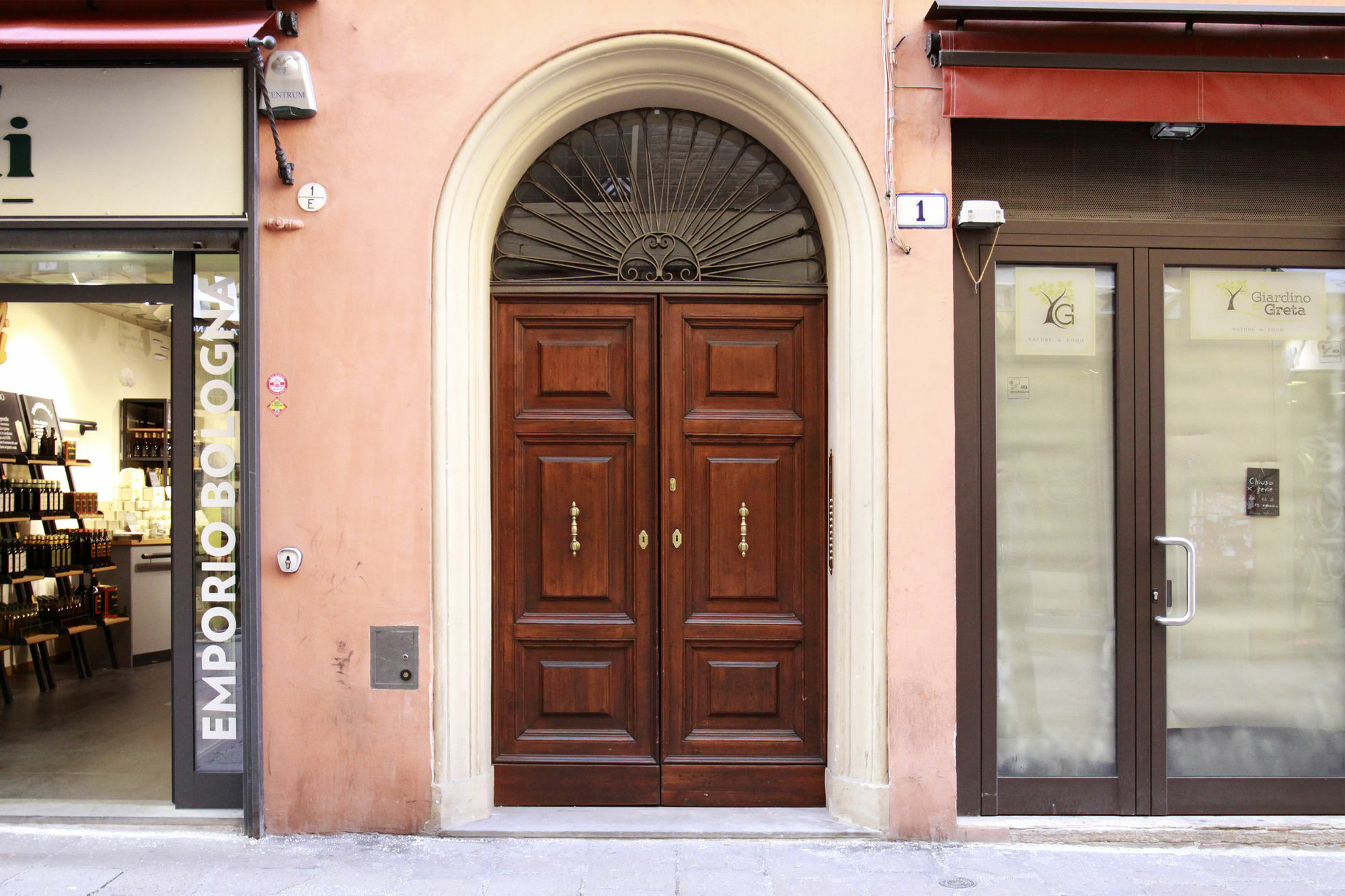 Casa Isolani Luxury Rooms Piazza Maggiore Болонья Экстерьер фото