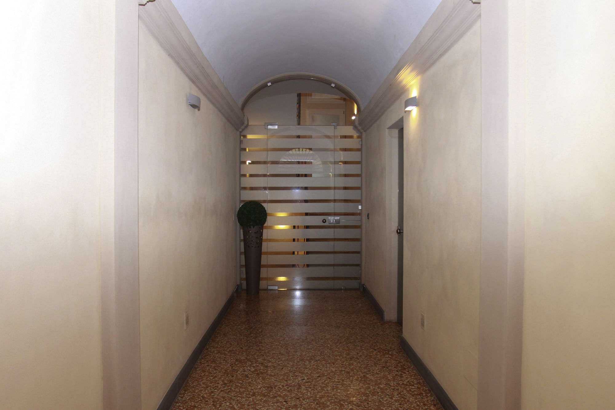 Casa Isolani Luxury Rooms Piazza Maggiore Болонья Экстерьер фото